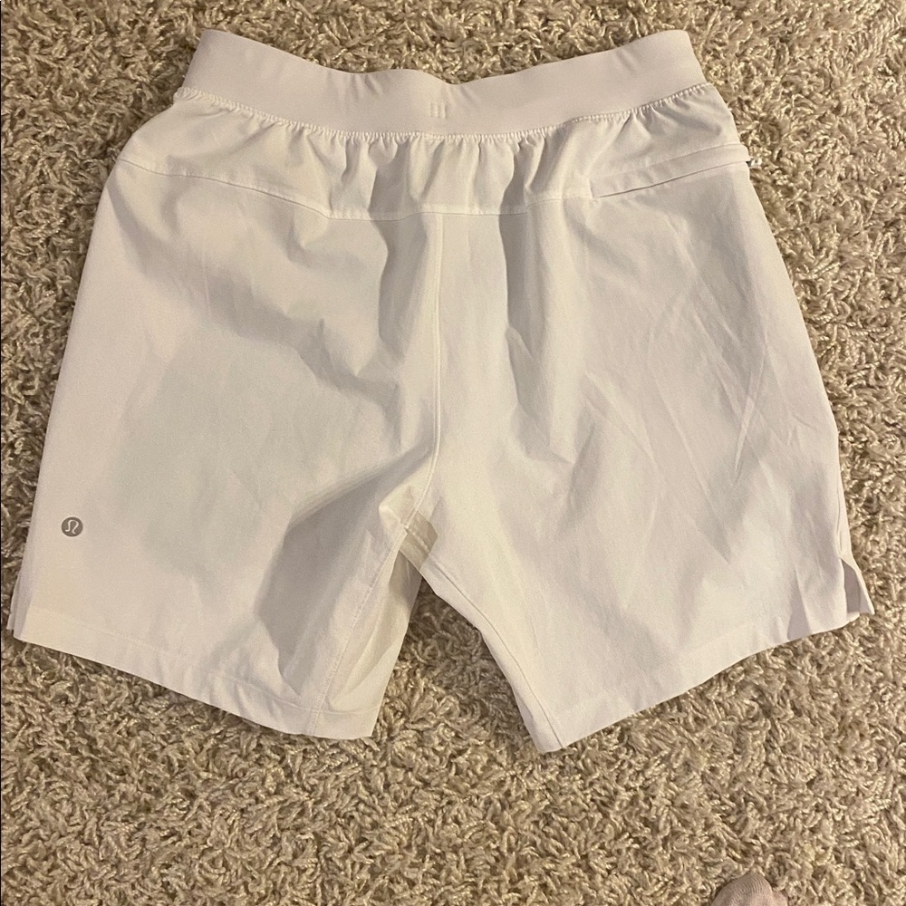 Lululemon Athletica White Shorts size SP - Picture 3 of 4